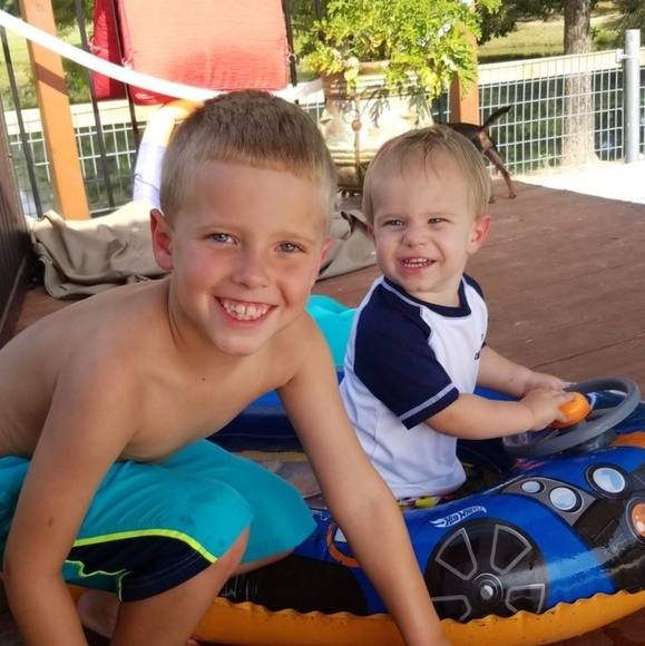 Meet Cindy, Your Posher, - Picture 2 of 3